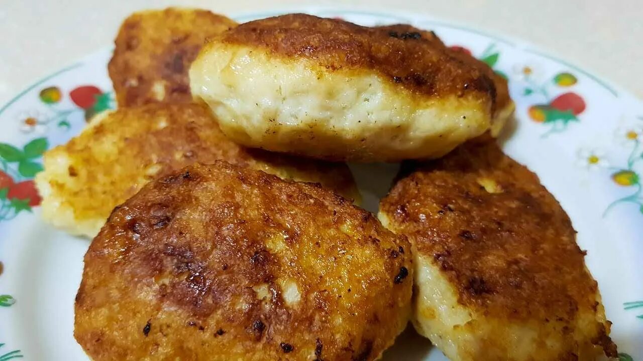 Рецепт вкусных котлет с манкой. Котлеты из манки. котлеты с манкой. куриные котлеты с манкой. котлетки из фарша с манкой.