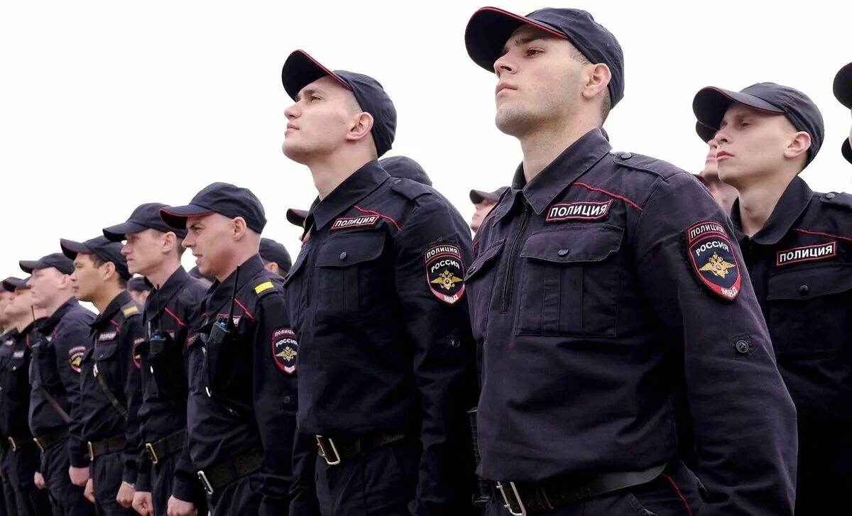 Можно ли служить в полиции. Форма полиции россии. полицейская форма россии. полицейский россии. форма мвд.