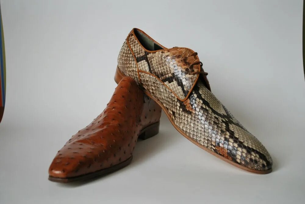 Mercedes gle красный салон. 254a кожа коричневая мерседес. порше панамера салон. самая дорогая кожа в мире. сиденья bentley continental gt.