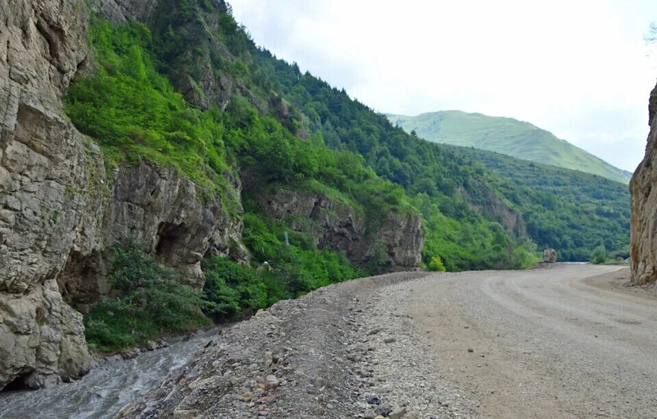 Ушкалойские башни чечня. Аргунское ущелье волчьи ворота. Волчьи ворота чечня. Аргунское ущелье 1999. Волчьи ворота дагестан.