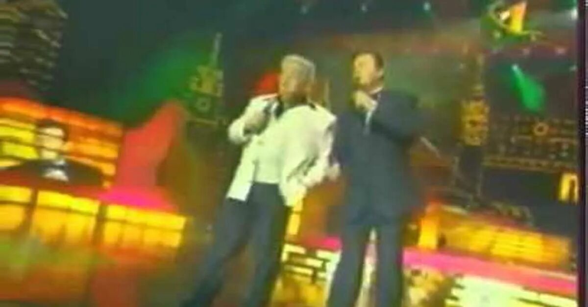 Майдан кастрюля на голове. Эй славяне эй славяне песня. Песня москали и киевляне. Винокур и лещенко путин. Эй славяне.