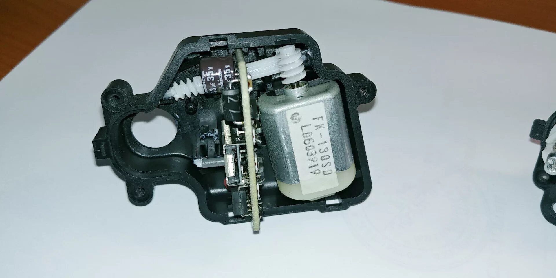 Моторчик корректора фар субару форестер sg. Моторчик корректора фар субару форестер. Корректор фар субару форестер. Корректор фар subaru forester sg5. Корректор фар subaru legacy.