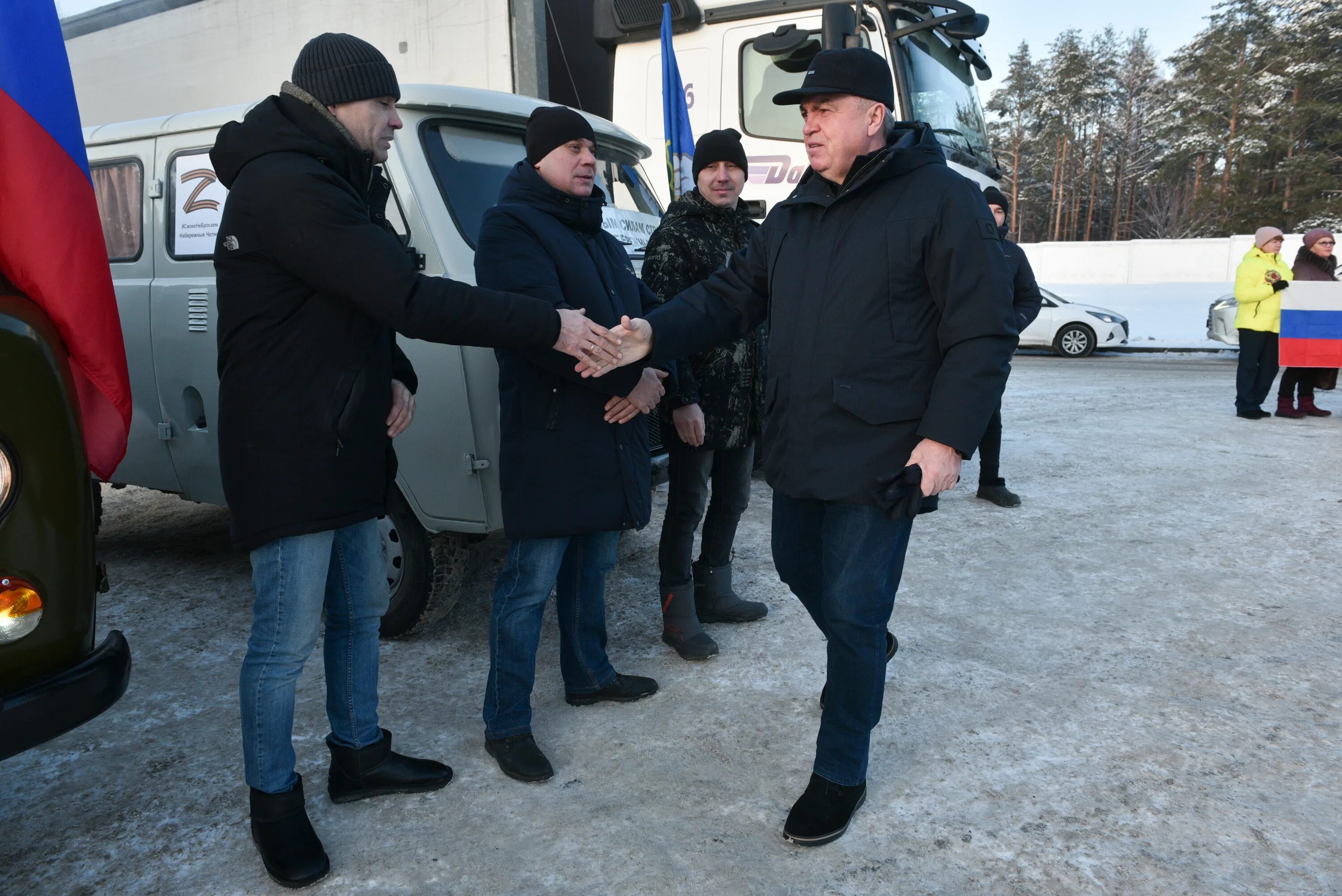 Новости наб челны свежие. Нижнекамск Лисичанск гуманитарка. Помогает гуманитарной помощью из Челнов. Гуманитарная помощь Татарстана Лисичанску. Сотрудники ОМОН из Удмуртии отправились в зону сво.