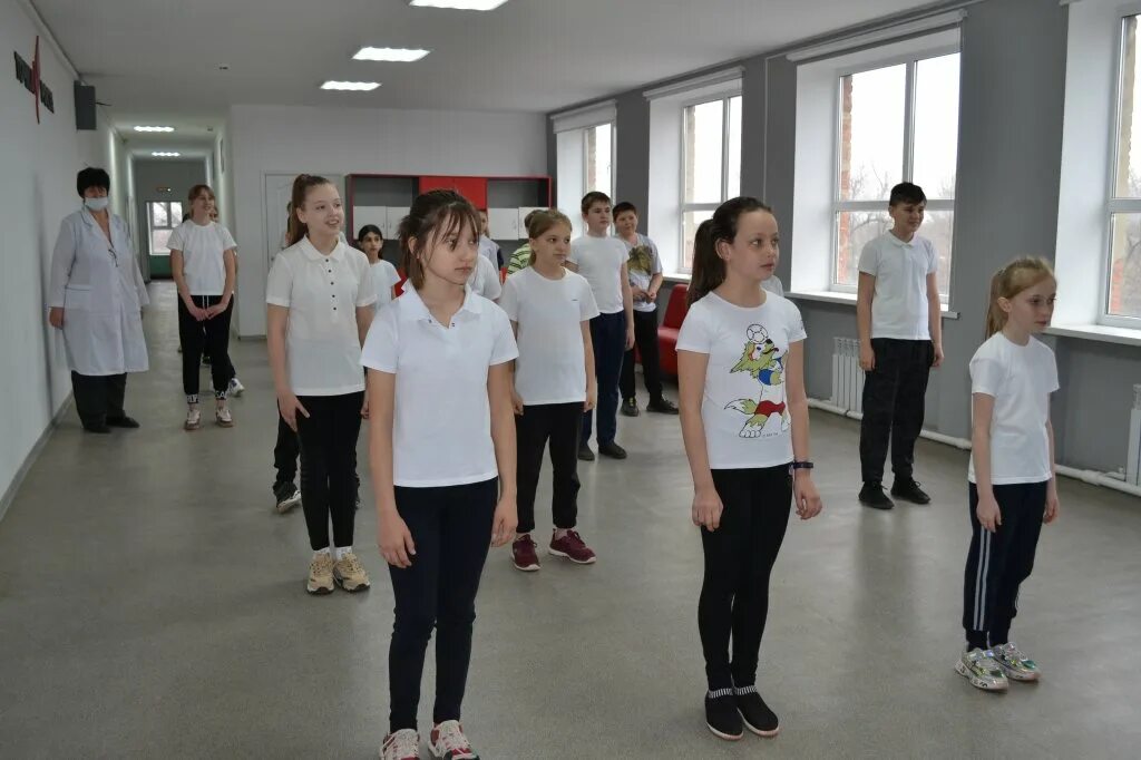 акция георгиевская ленточка 2021. школа номер 1 багаевская район станица. школа 1 ст багаевская. школа 1 ст багаевская. ростовская область багаевский район станица багаевская.