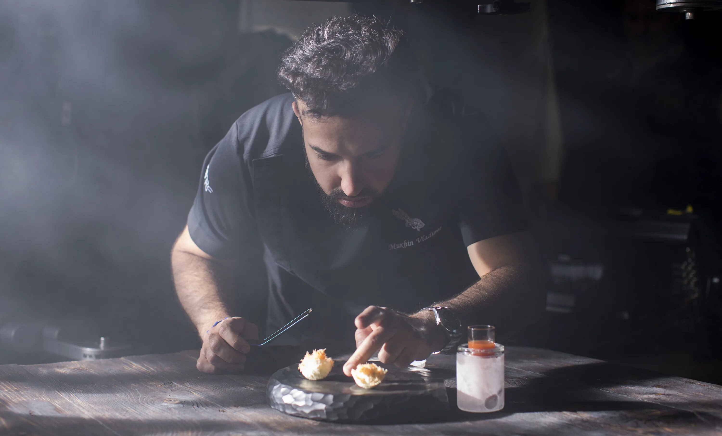 Chefs table. Шеф тейбл мухин. chef&#039;s table владимир мухин. шеф тейбл вайт рэббит. нетфликс мухин владимир.