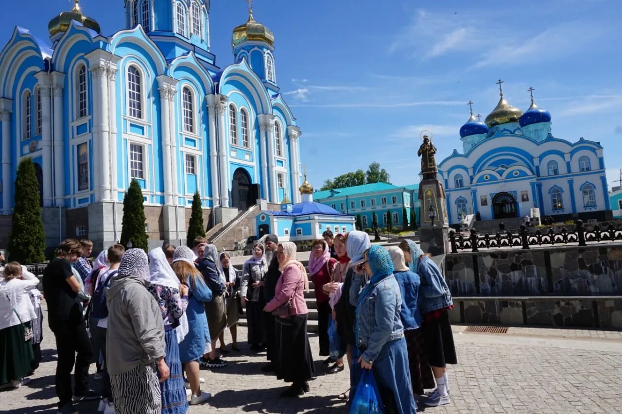 Задонский Рождество-Богородицкий монастырь. Монахи Задонского монастыря. Монахи Задонского мужского монастыря. Задонский монастырь паломники. Задонский рождество богородицкий монастырь сайт