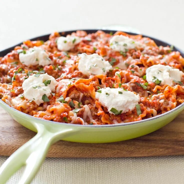 Delicious Buckwheat dishes вид сверху. Lasagna fork. Dish Pan.