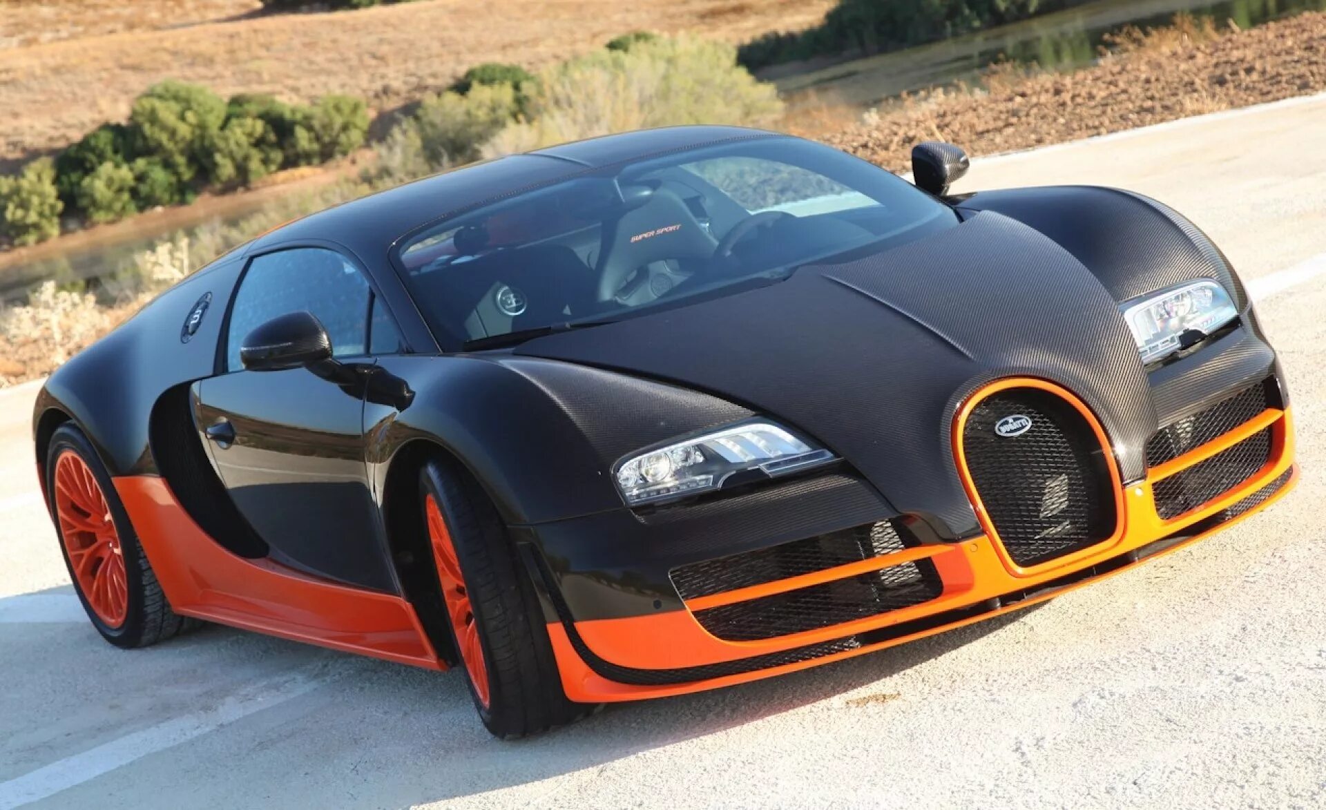 Сколько стоит автомобиль бугатти. Bugatti Veyron 16.4 Supersport. Bugatti Veyron 16.4 Grand Sport Vitesse. Машина Bugatti Veyron 16 4.