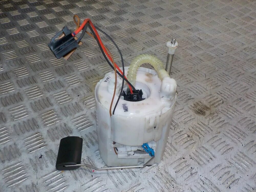 Насос топливный насос Киа Рио 3. 311104l000. Kia Rio 2005 1.4 fuel Pump. Киа Рио 1 топливный насос.