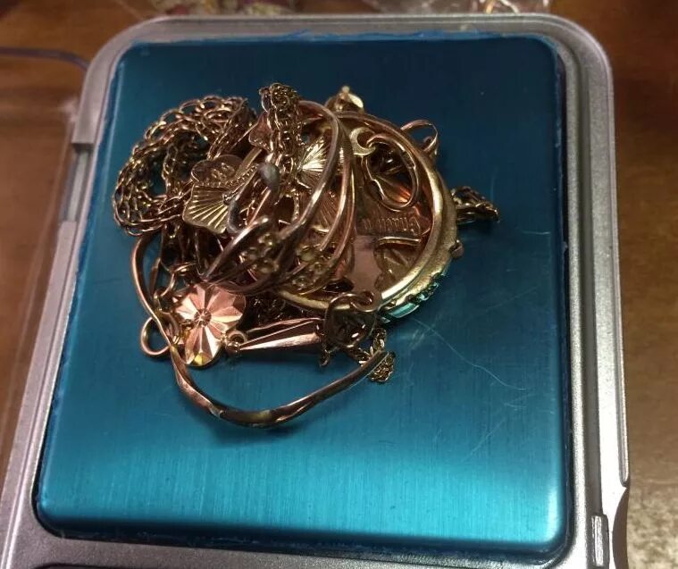 золото лом 1 грамм в рублях 585 проба. цыганские комплекты золотые украшения. лом ювелирных изделий. золото лом ломбард. продать золото на авито.