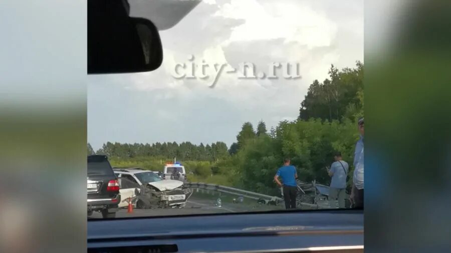 Попала в аварию и была вытрахана незнакомцем прямо на дороге