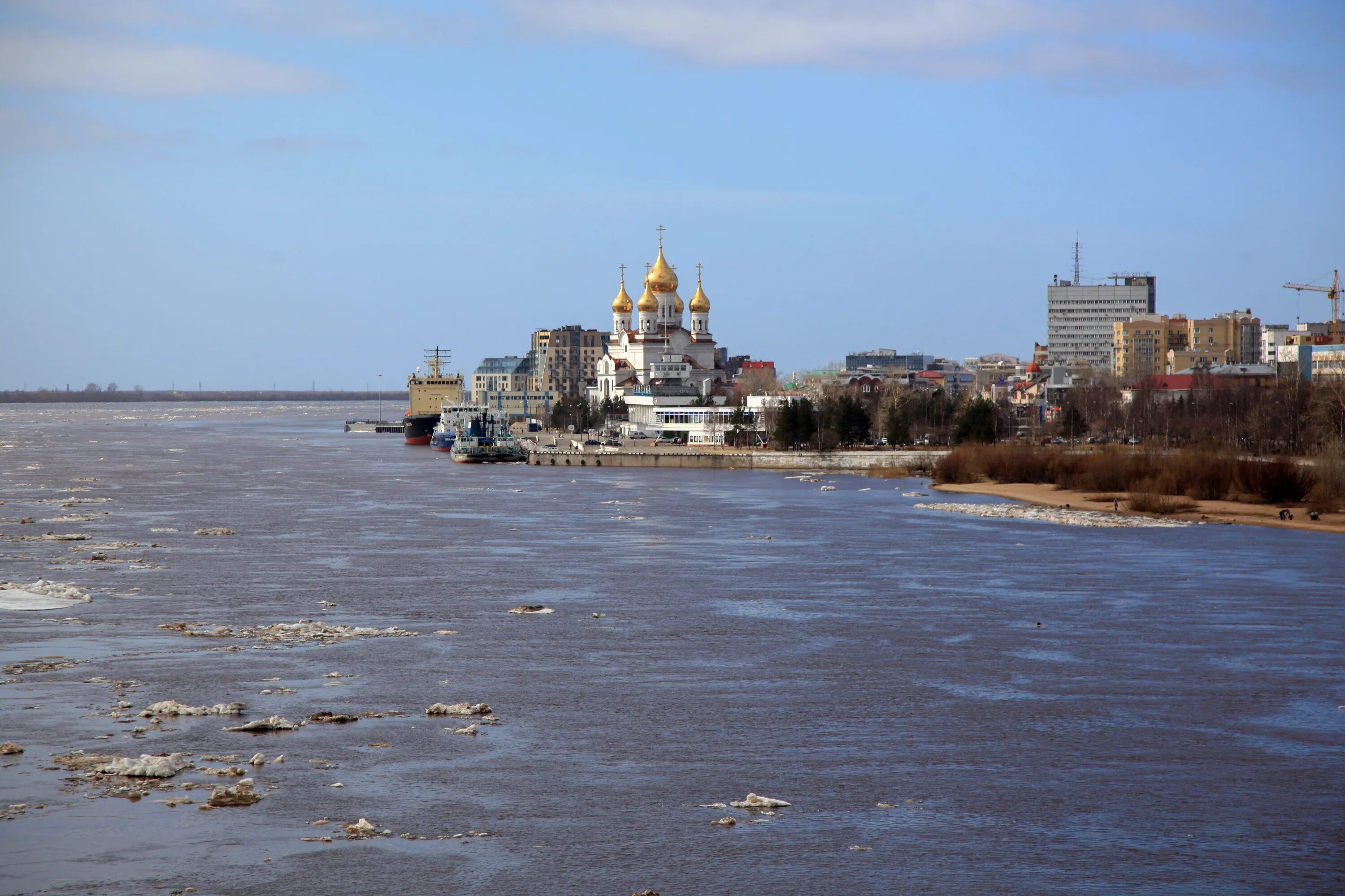 Река двина город. Северная Двина река в Архангельске. Двина Архангельск. Северная Двина грязная река. Архангельская область Северная Двина.