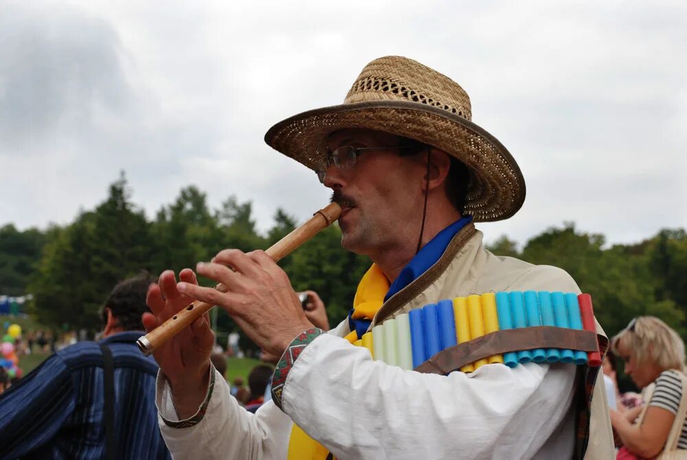 Дударь игра народная. Народные игры для детей. Игра дударь слова. На каком инструменте играет дударь. Белорусский инструмент дуда.