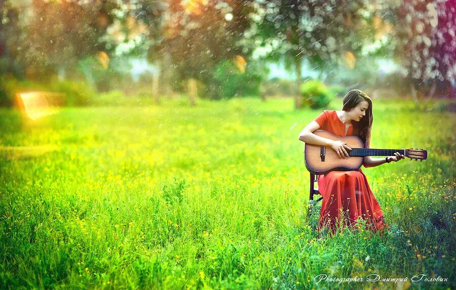 Фотосессия с гитарой на природе. Девушка с гитарой. Гитара на природе. Гитара лето. Лето игривое песня