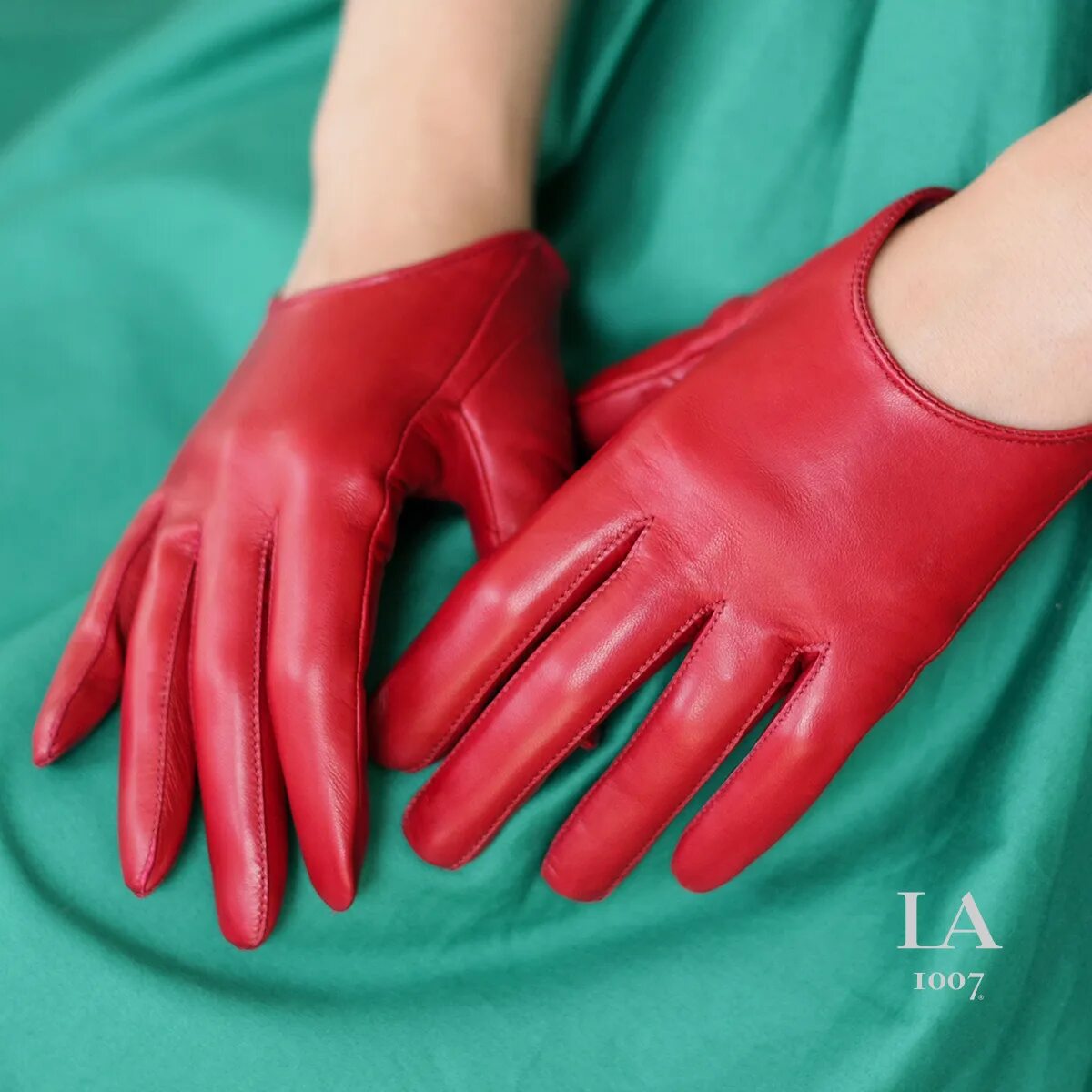 красные кожаные перчатки женские. красные перчатки женские. перчатки gucci gloves красные. перчатки кожаные женские. тонкие красные перчатки.