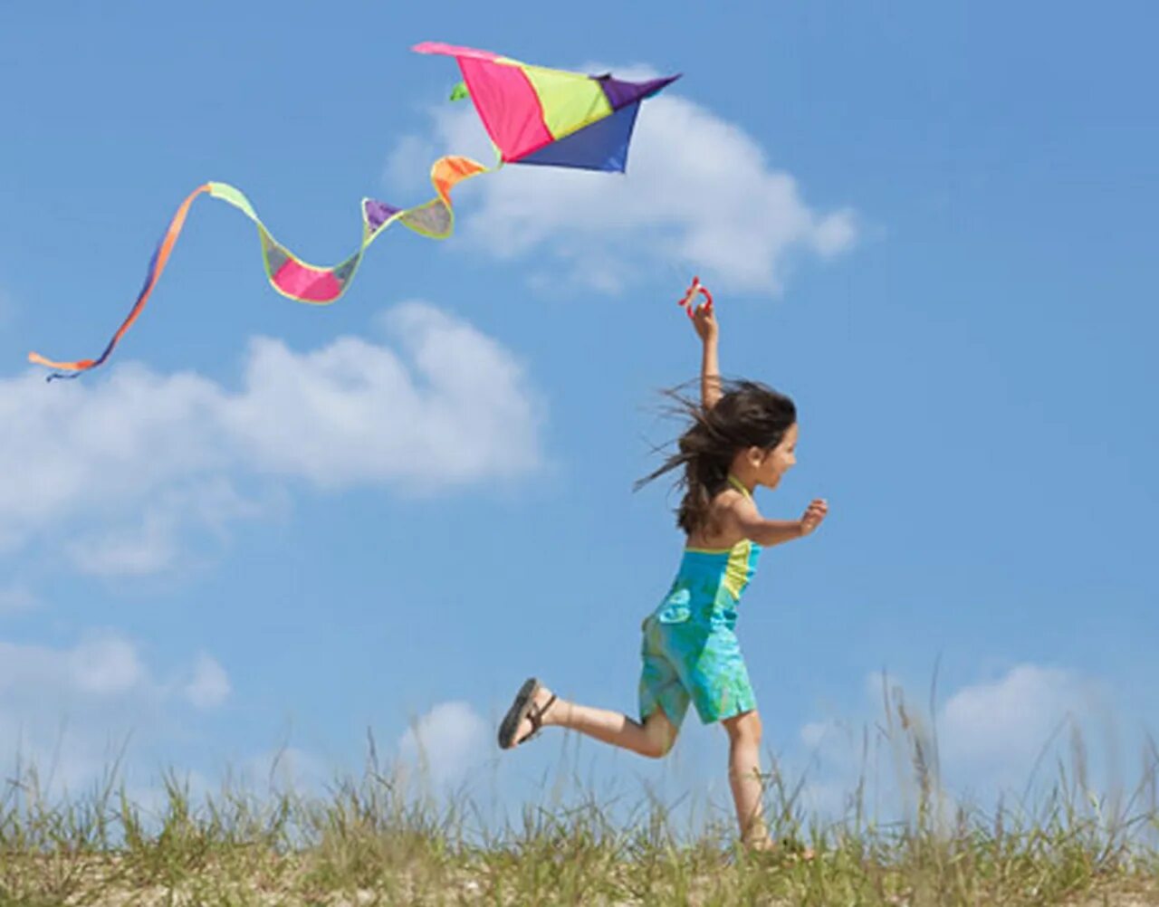 Свобода полет. Парашютный спорт. Летающая реклама. Крыло самолета. Люди в самолете.