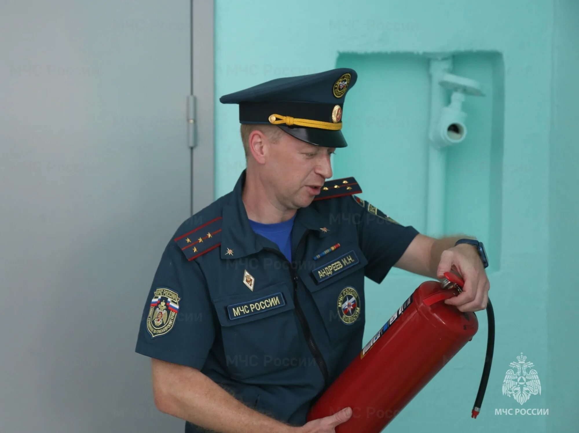 В Уфе пожарным частям вручили ключи от новой пожарно-спасательной техники