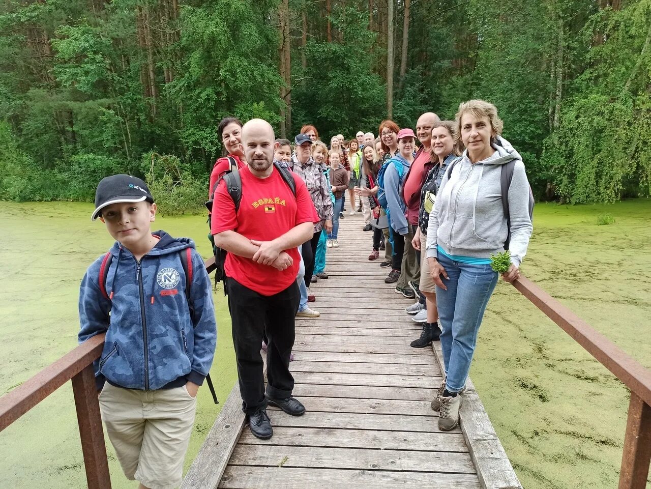 Погода в угловке новгородской области на 10. Поселок Угловка. Поселок Угловка Новгородской области. Храм в Угловке Новгородской области. Новгородская область поселок Боровичи.