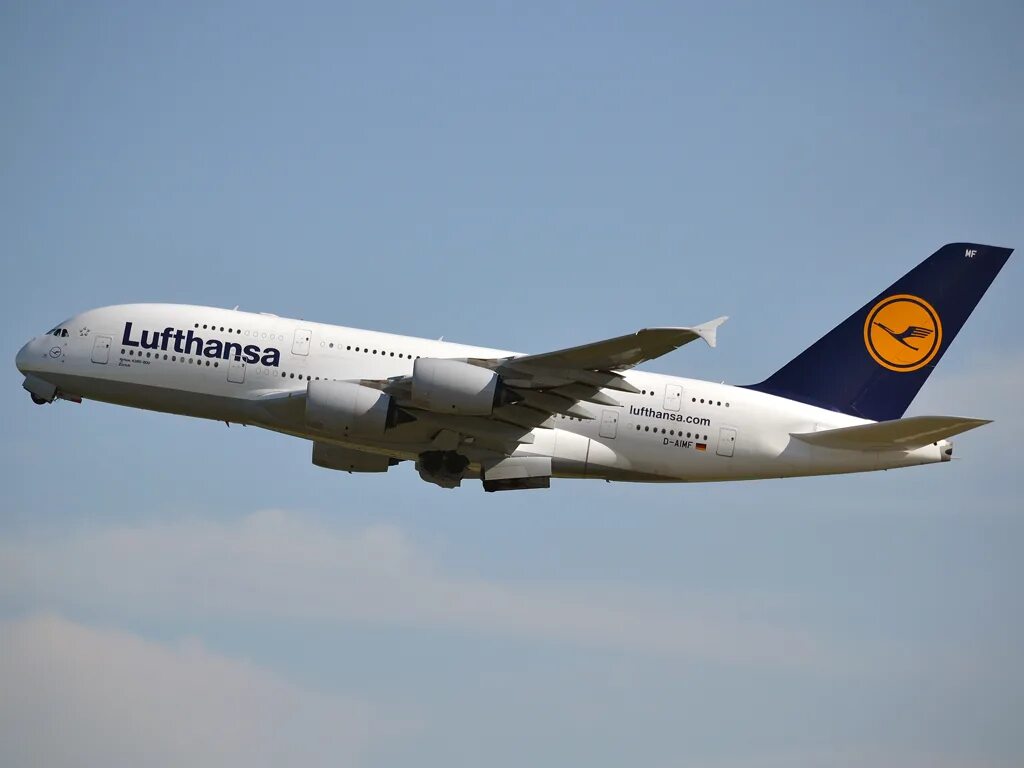 Рейсы lufthansa. А 380 841. Люфтганза Москва. Мерч Люфтганза. Lufthansa история.