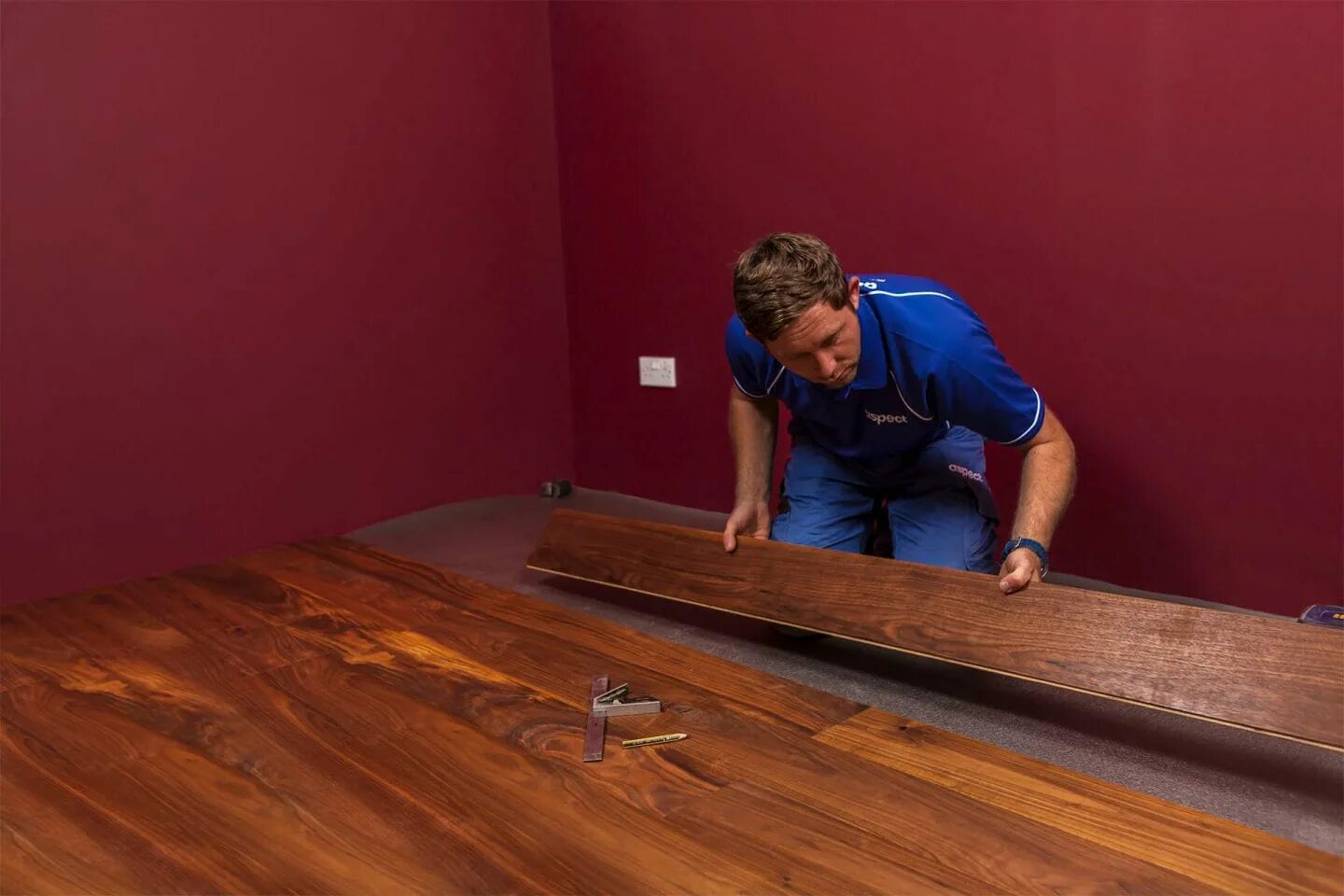 Floor is given to. Синий деревянный пол. laminate flooring. repair laminate flooring. laminate flooring installation.