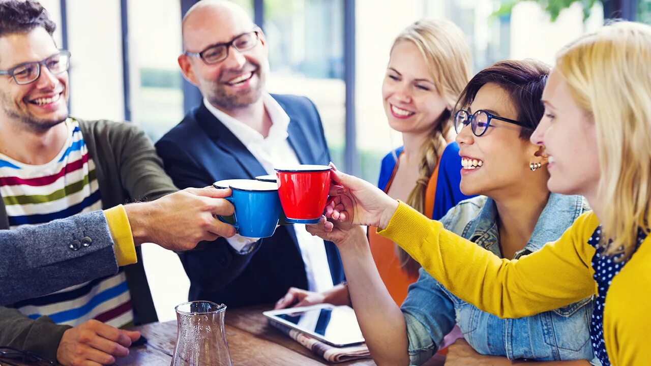 Go on holiday картинка. Have wonderful christmas holidays. Дружеские отношения с коллегами. Quotes on holidays. Дети туристы.