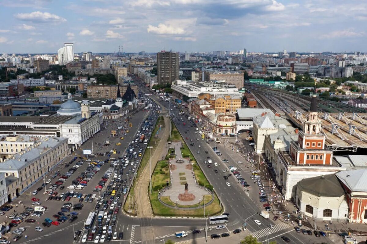 Московские 3 вокзала. Площадь трёх вокзалов в Москве. Три вокзала Казанский Ленинградский Ярославский. Комсомольская площадь Москва. Москва Комсомольская площадь площадь 3 вокзалов.