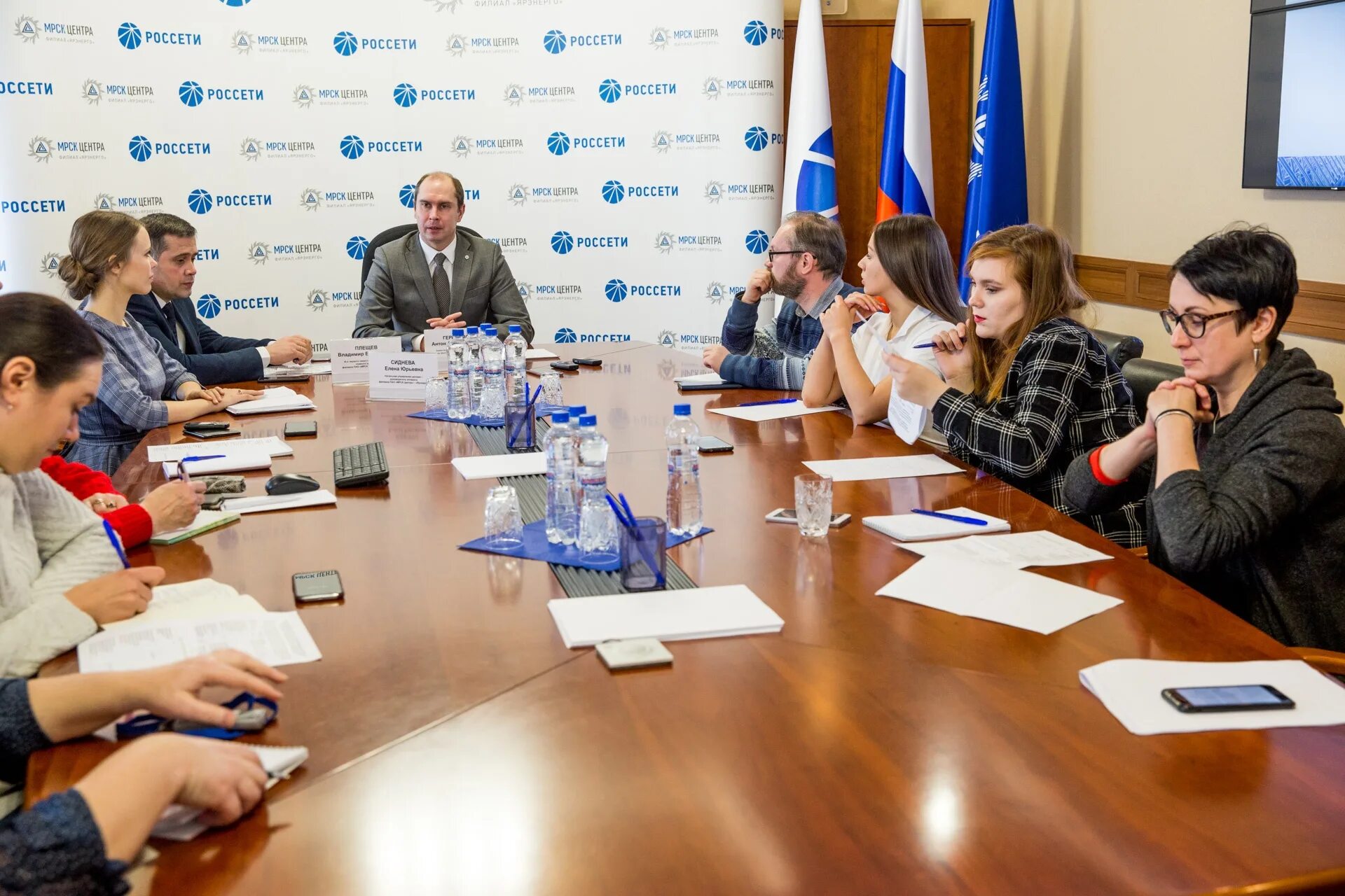 Атп ярэнерго. Республиканская 80 ярославль ярэнерго. Ростехнадзор ярославль сотрудники. Пао мрск центр ярославль. Мрск ярославль.