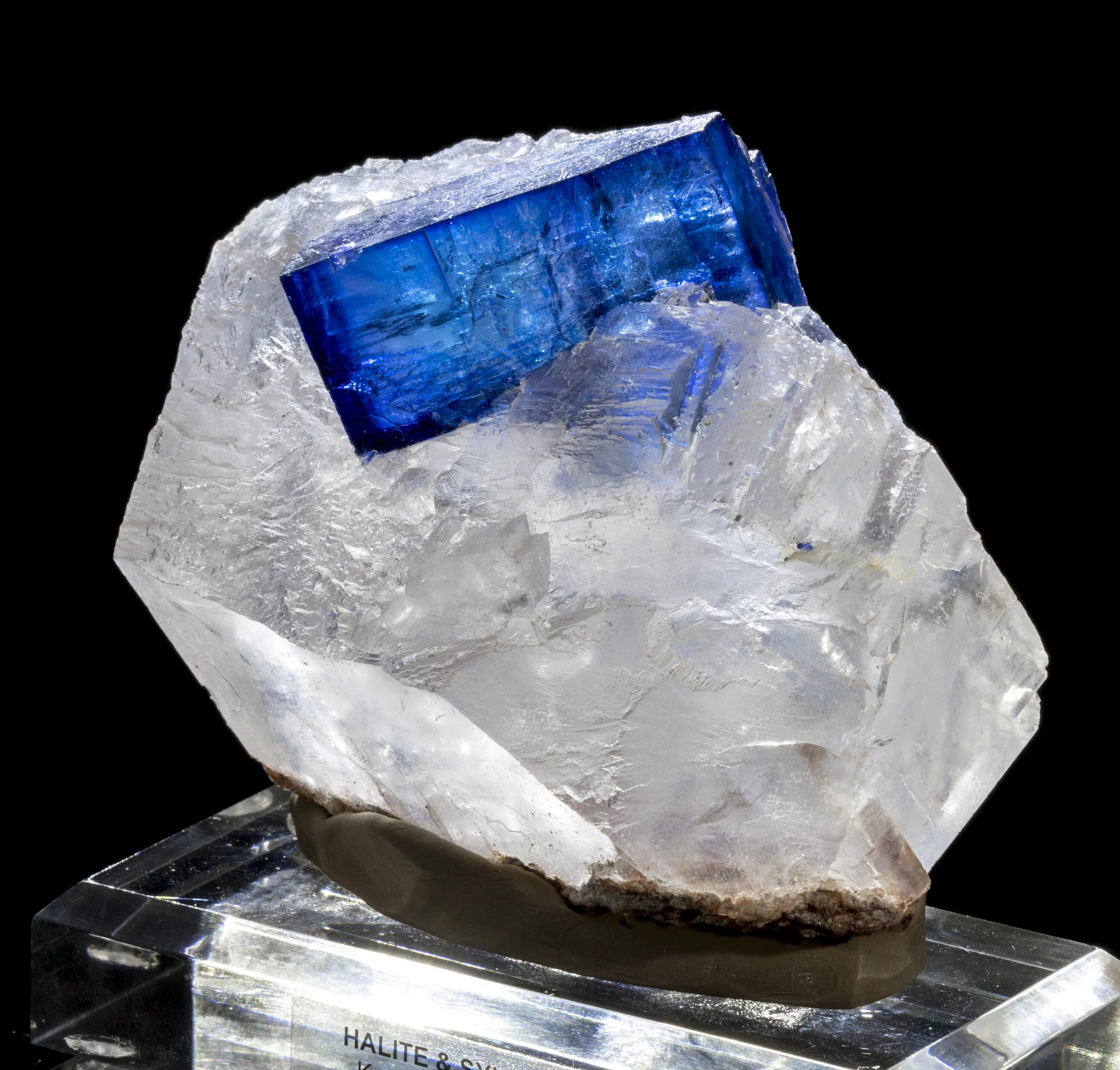 галит камень. галит камень. галит минерал. Nacl – галит (каменная соль). галит минерал кристаллы.