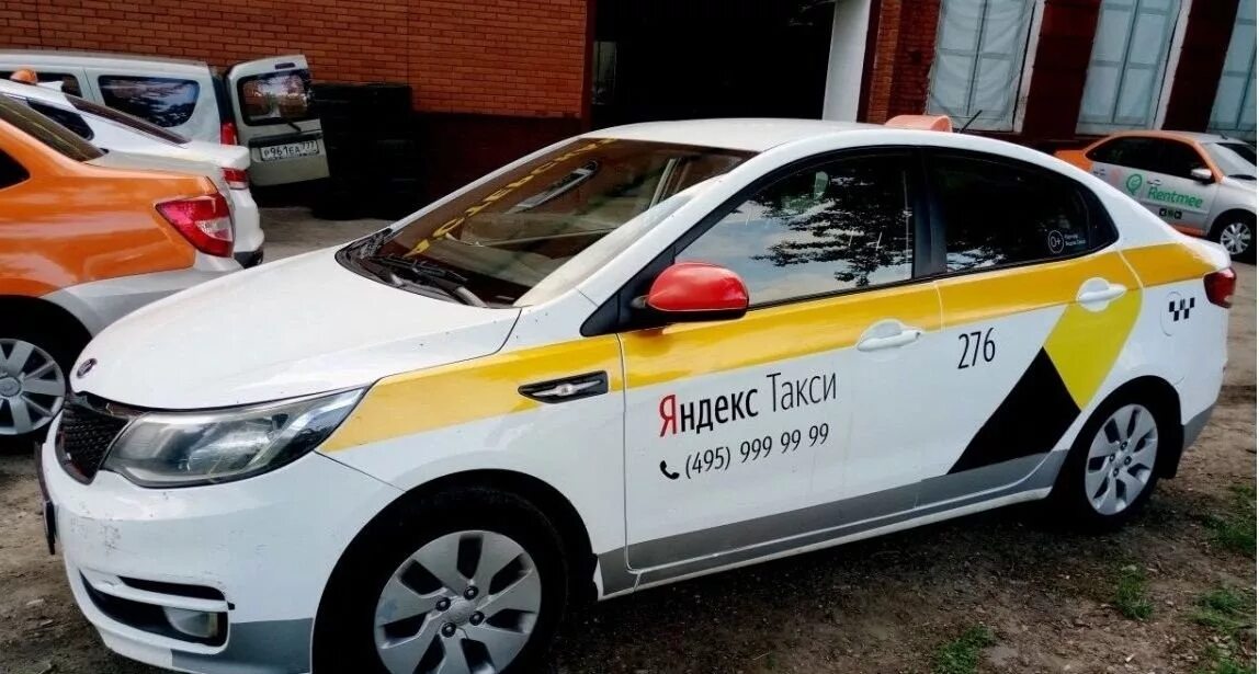 Аренда авто водитель такси. Кия Рио 2020 такси. Kia Rio 2017 Taxi. Kia Rio 2017 года под такси. Киа Рио 2019 такси.