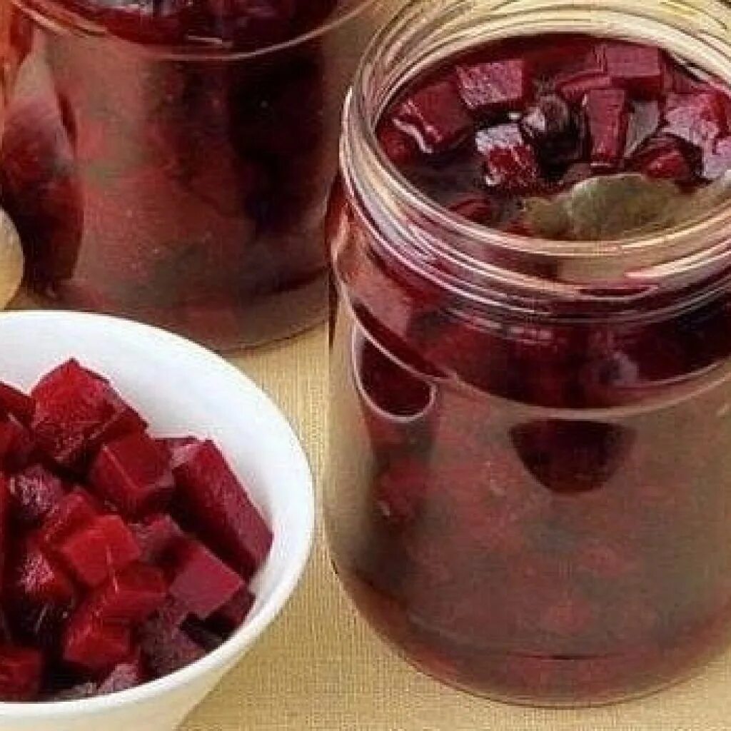 Свекла чесноком на зиму. Маринад из свеклы на зиму. Советский салат из свеклы. Маринад для свеклы на зиму. Салат из свеклы на зиму.