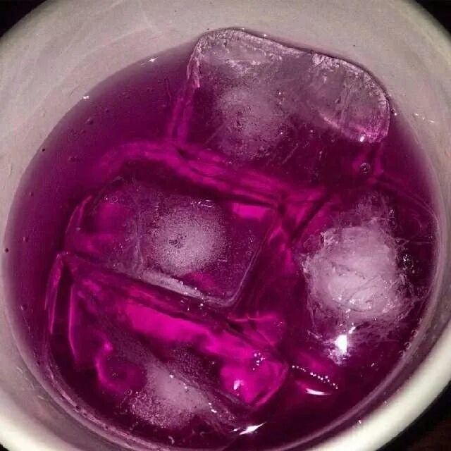 Фиолетовый осадок. Качественная реакция на белок с гидроксидом меди 2. Фиолетовый осадок. Глицерат меди 2 цвет. Красно фиолетовый раствор.