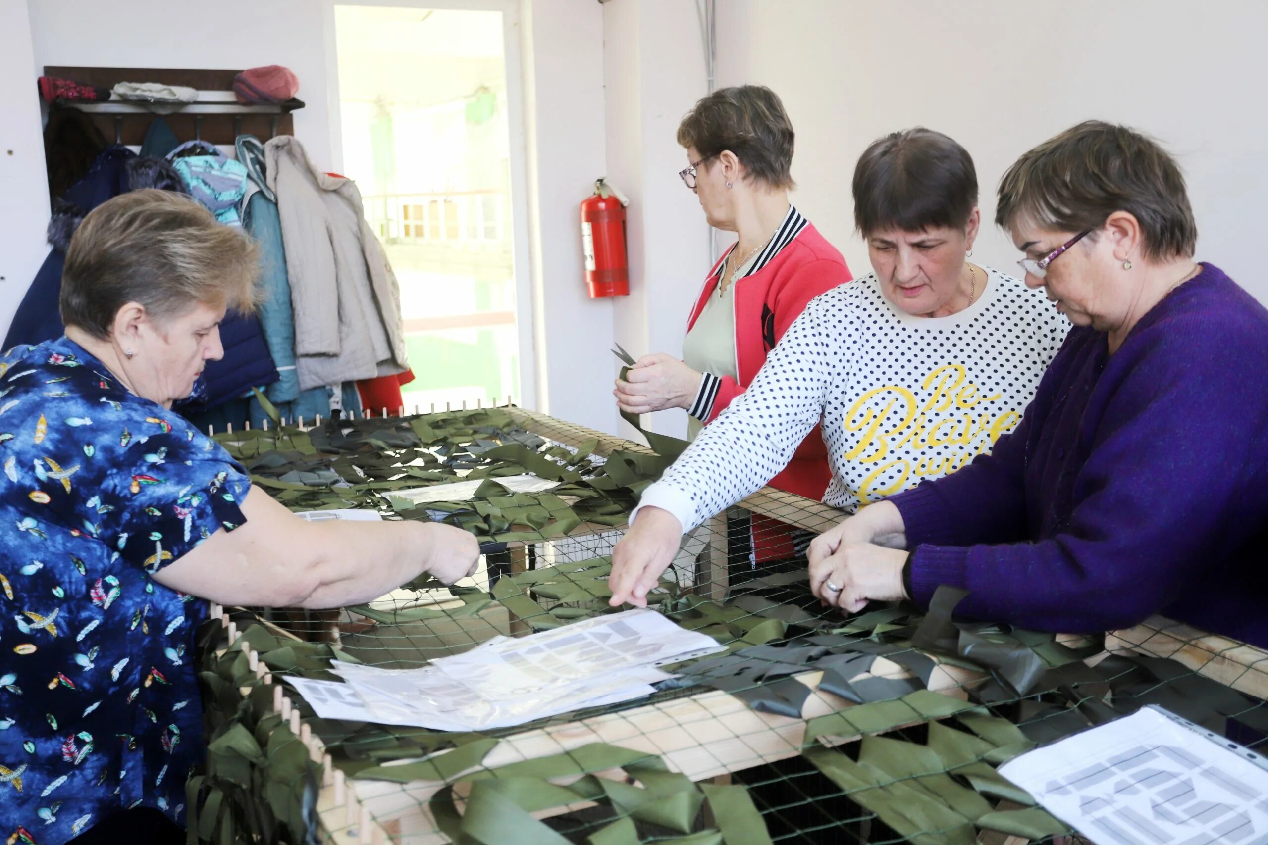 Доброволец сво екатеринбург. Волонтерская сво. Волонтерство в сво в России. Волонтеры помогают сво. Выставка волонтеры сво изделия.