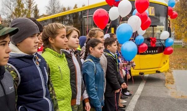 Школа 2 Тарко-Сале. Школа интернат город Тарко Сале. Тарко Сале школьный автобус.