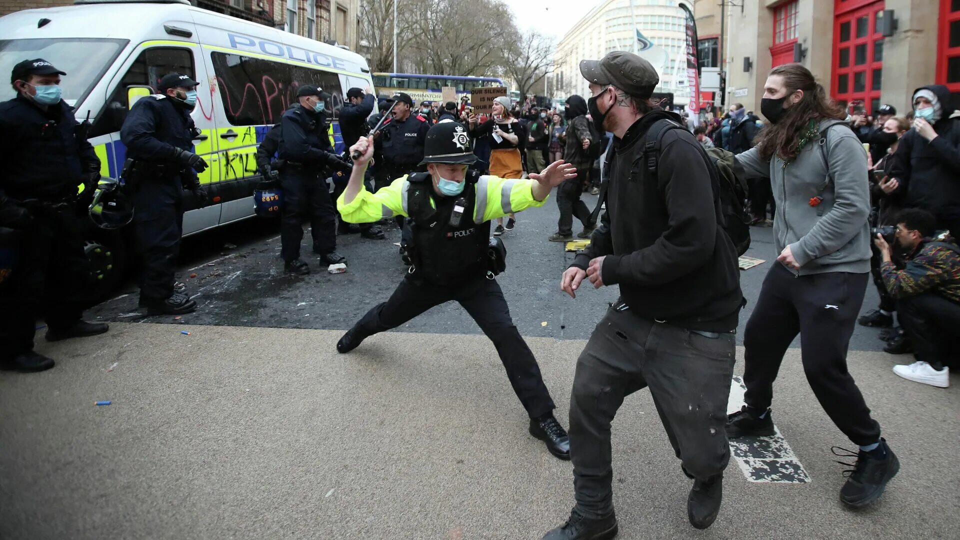 Что происходит в британии. Протесты в Англии. Забастовки в Великобритании. Беспорядки в Великобритании.