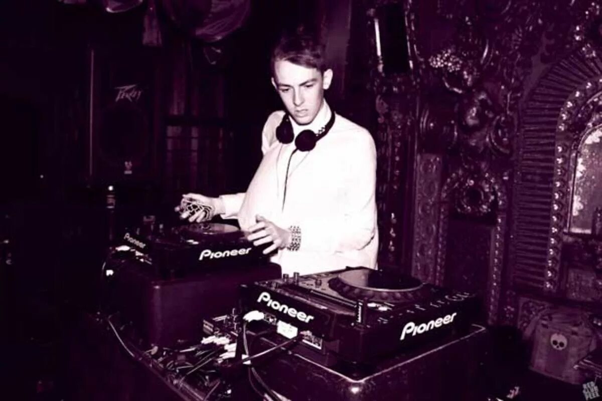 Эрик мариенталь фильмы с его музыкой. Флайсаунд студия. Sound six. Парамонов валерий ви саунд. Студия звукозаписи акустик рекордс москва.