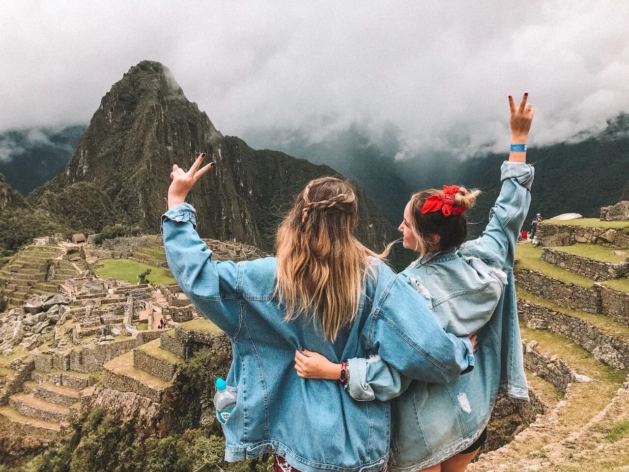 Друзья в путешествии дружбы. Путешествие друзей. Machu Picchu trip. Friend Travel picture.