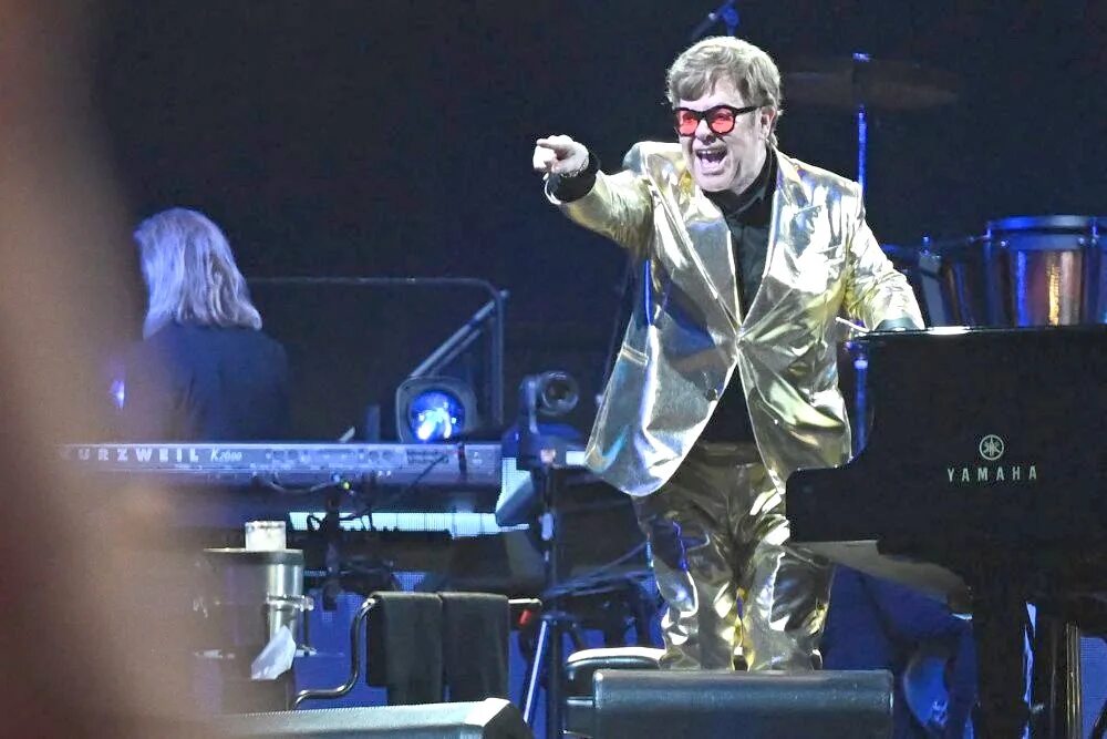 Элтон джон 2023. Английский певец сэр элтон джон. Elton john 2024. Элтон джон 2023 фото. Элтон джон 2023.
