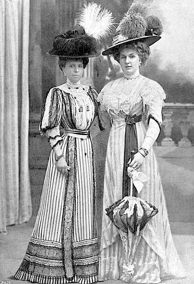 Dinner dress by Lafferiere. 1910 Les Monde. 1910 fashion, Historical fashion, 19