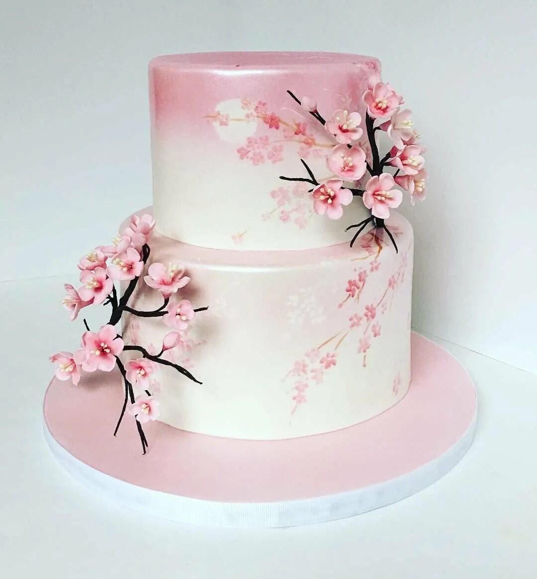 Торт с цветами. Свадебный торт с сакурой. Тортик с сакурой.