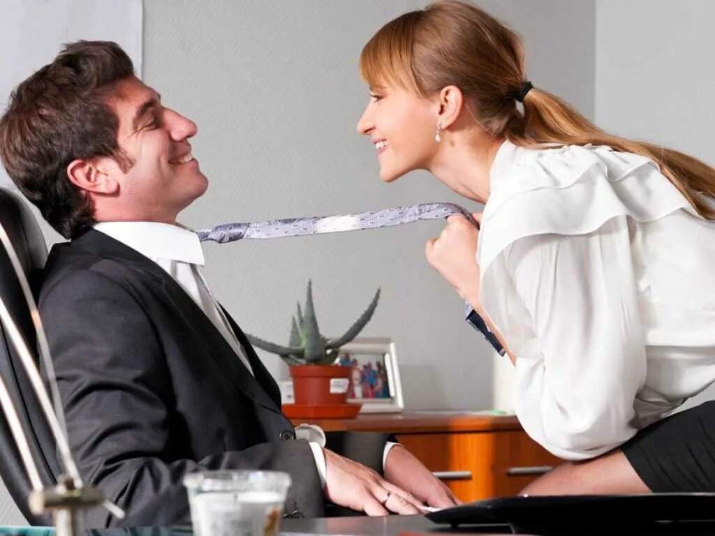 руководитель и подчиненный. беседа с руководителем. начальница и подчиненный. руководитель с подчиненными. ночальник и подчинённый.