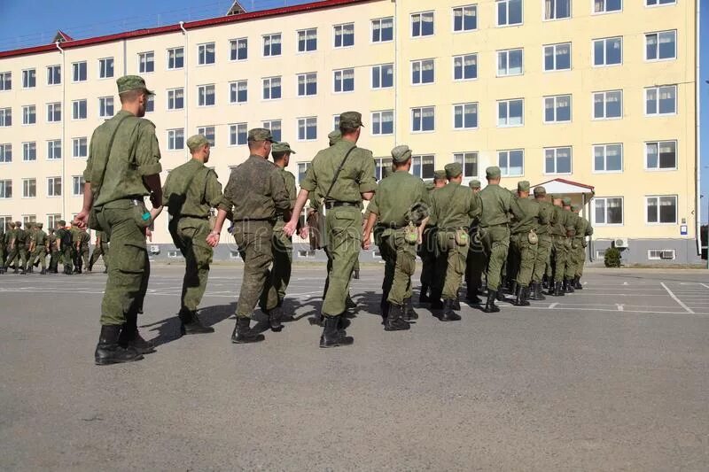 На плацу слушать. Солдаты на плацу. Построение батальона на плацу. Солдаты на плацу фото.