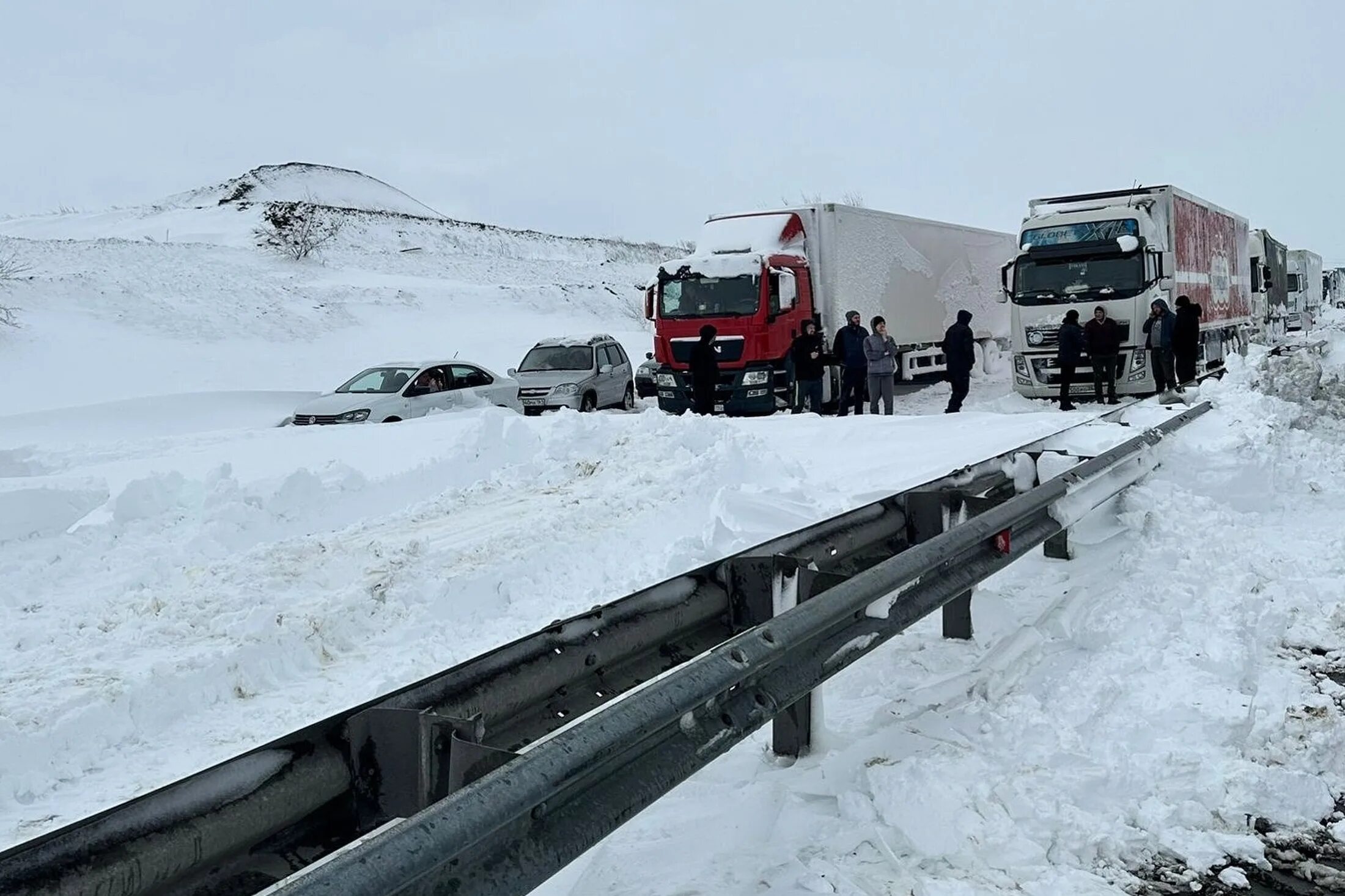 Ростов снег 2023. Снегопад на улице. Ростов снег 2023. Ростов снег 2023. Ростов снег 2023.