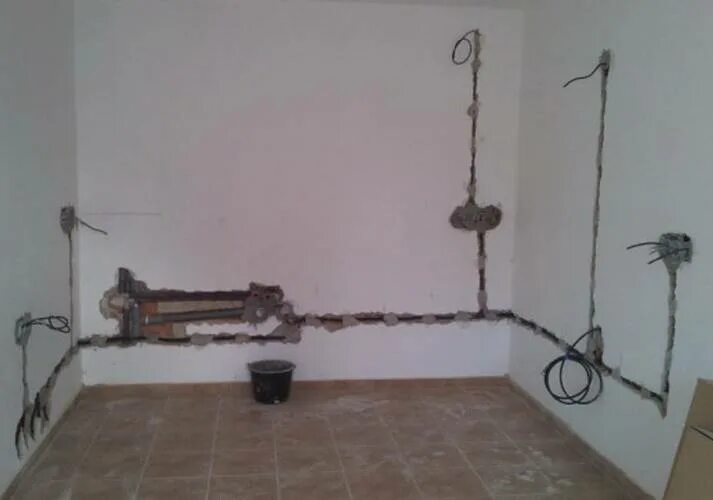 Разводка электропроводки в ванной комнате. Электрика в ванную комнату. Электрика в ванной комнате. Проводка в ванне. Разводка электропроводки в ванной комнате.