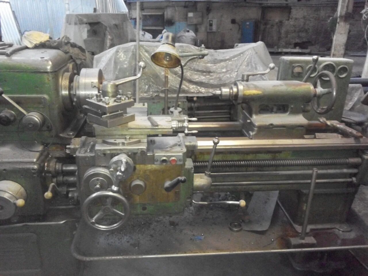 Станок токарный по металлу б/у. Продам токарный бу. Тв-320п токарный станок. Старый токарный станок тв4 бу в металлолом. Продам токарный бу.