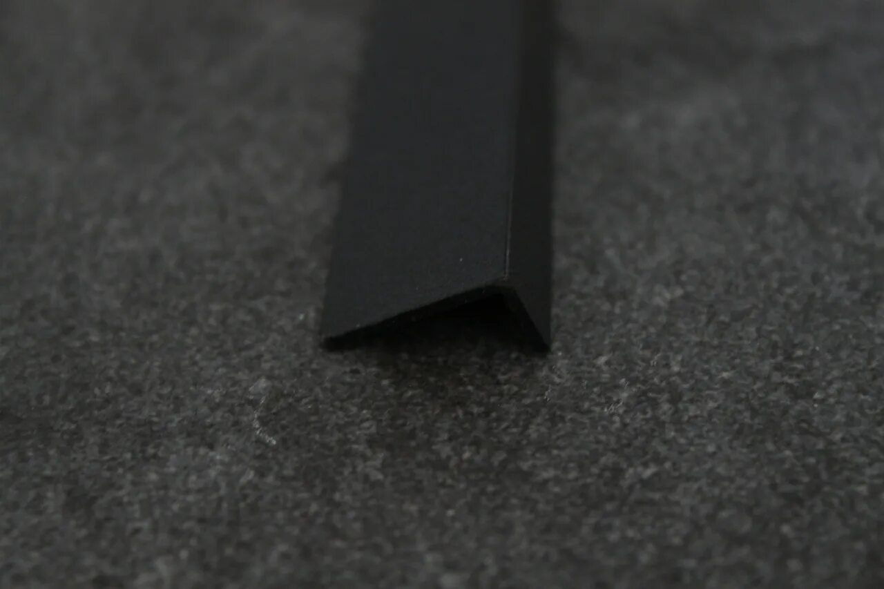 Уголок алюминиевый черный 15х15. Уголок алюминиевый черный муар 20х10. Уголок черный алюминиевый 10х10. Анодированный алюминиевый уголок пн-10х10 черный муар. Уголок алюминиевый черный матовый