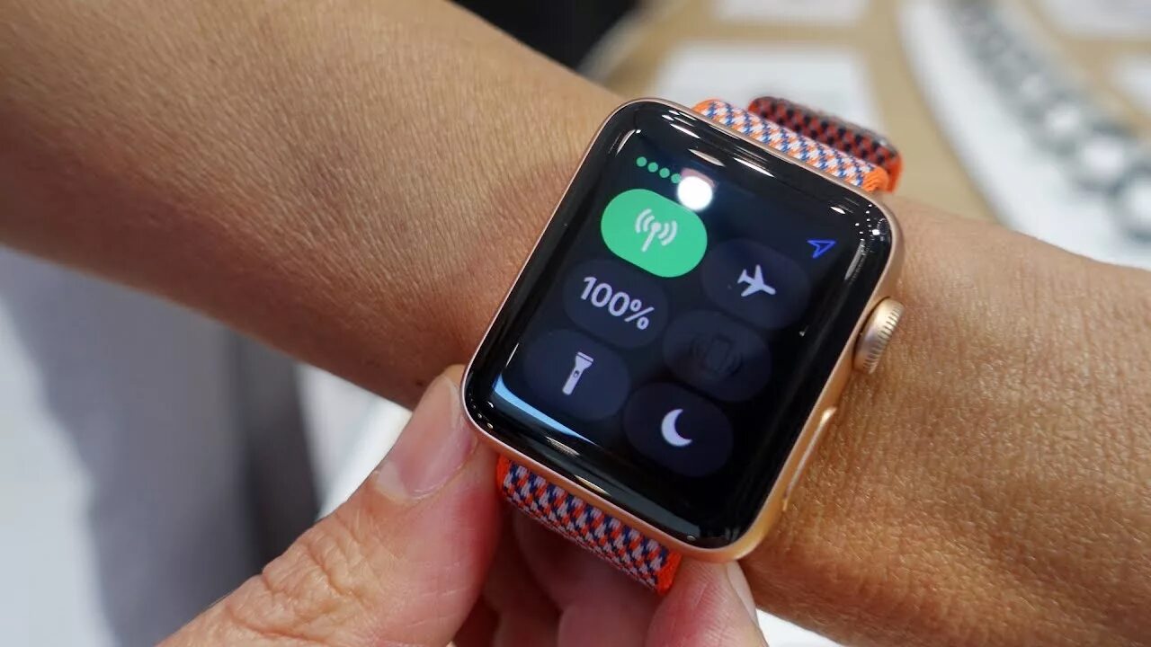 Apple watch se 2021. Apple watch 3 LTE. Apple watch se 2022 3 Series. Вздутый аккумулятор эпл вотч 3.