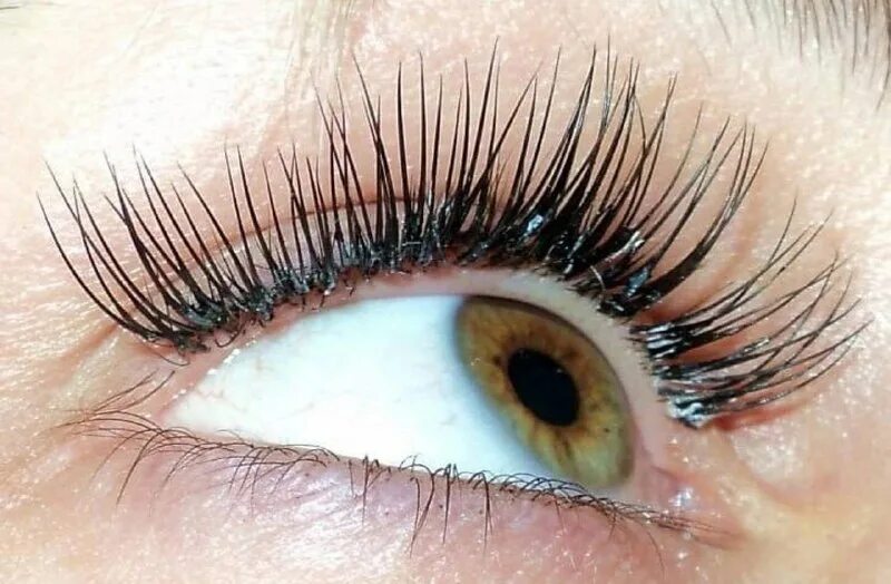 нарощенные ресницы норковые фото. ужасно нарощенные ресницы. загрязненные нарощенные ресницы. одна ресничка белая и длинная. нарощенные ресницы грязь.