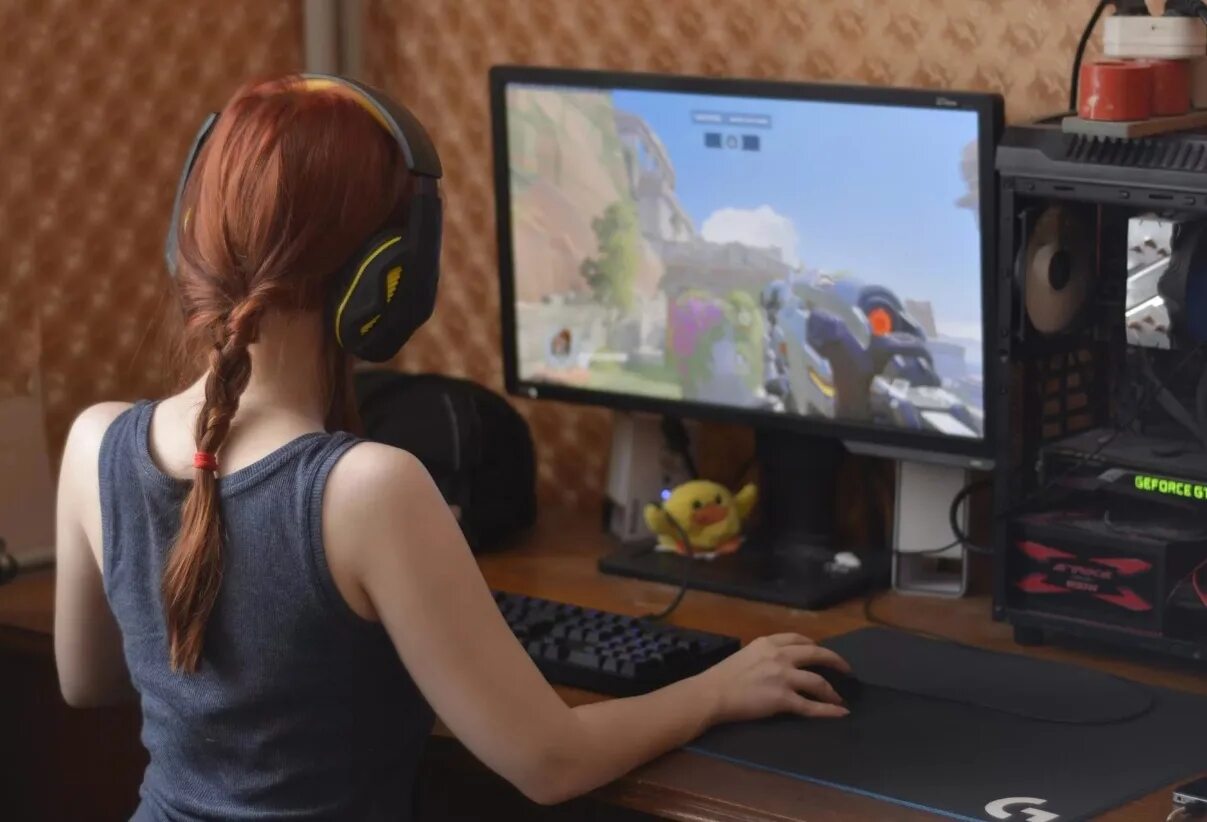 Аниме комната. Компьютерные игры. Китайский стример. Игровая для геймера. Геймер 18.