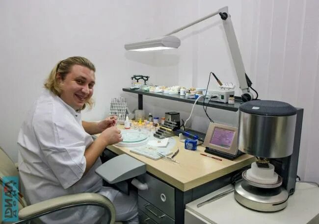 Наутилус дент зуботехническая лаборатория. Butterfly lab зуботехническая лаборатория. Аристо зуботехническая лаборатория. Зуботехнические лаборатории дента. Освещение в зуботехнической лаборатории.