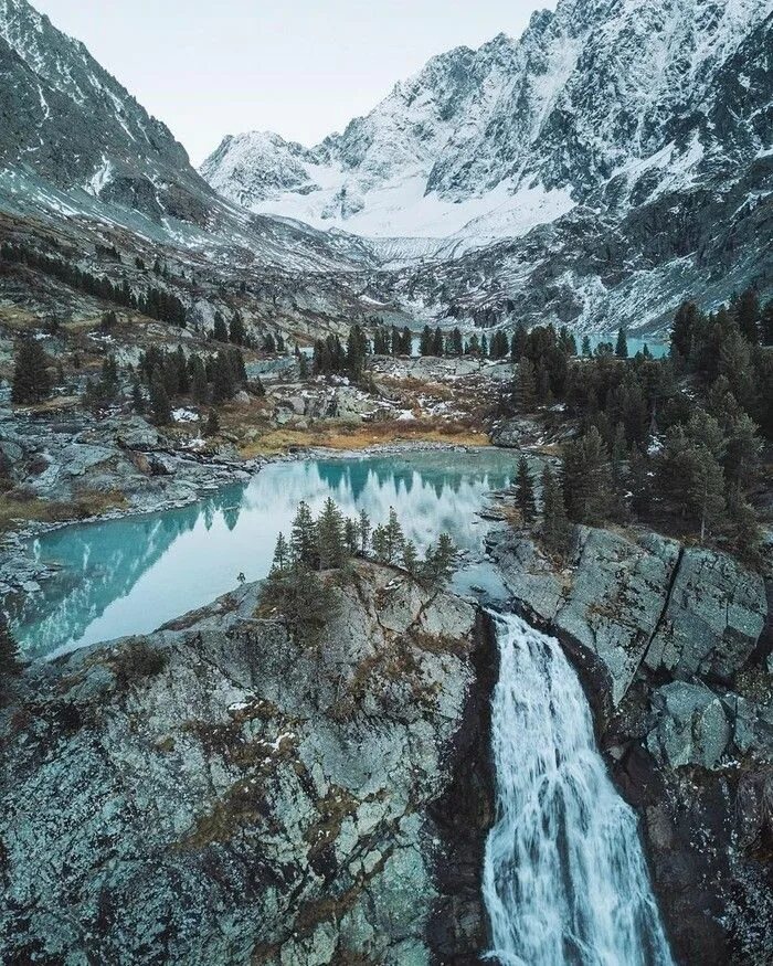 Одних горных озер можно досчитать. Озеро куйгук алтай. водопад куйгук. водопад куйгук горный алтай. мультинские озера водопад куйгук.
